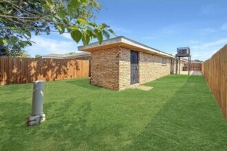 7230 Yorktown Dr in New Orleans, LA - Building Photo - Building Photo