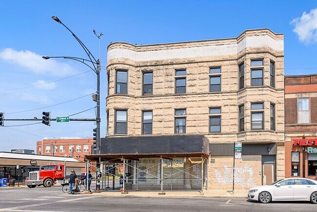 2754 W Cermak Ave. in Chicago, IL - Building Photo - Building Photo