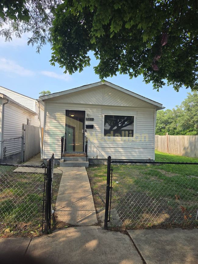 property at 1702 W Edmaire St