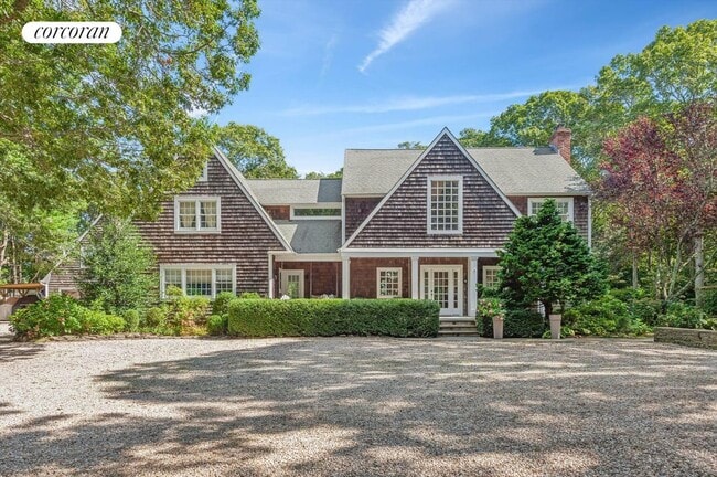9 Lauras Ln in East Hampton, NY - Building Photo - Building Photo