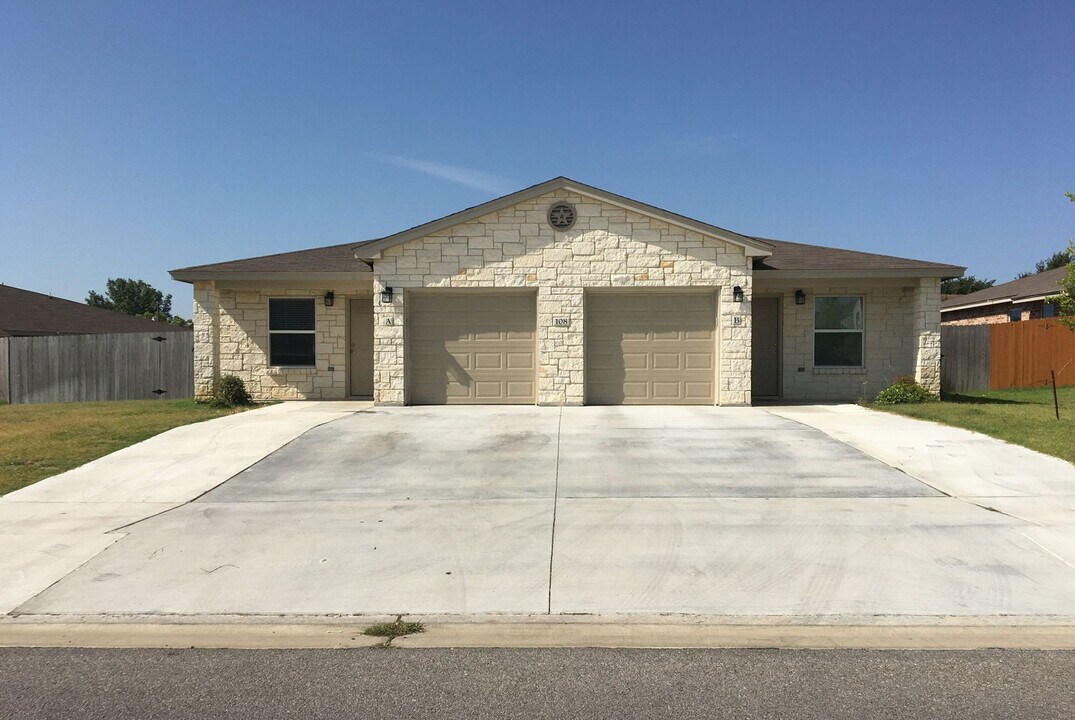 108 Lowes Blvd in Killeen, TX - Building Photo