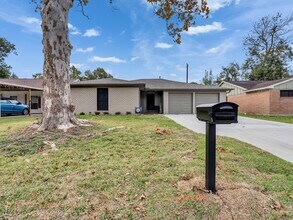 705 Littlewood in Baytown, TX - Building Photo - Building Photo