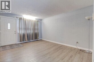 687 Britannia Ave in Hamilton, ON - Building Photo - Building Photo