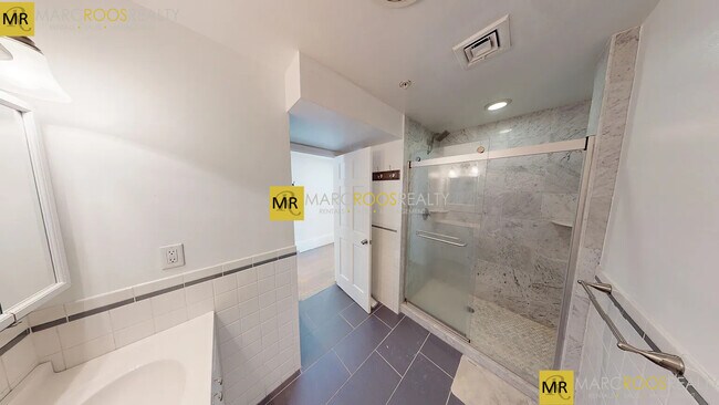 1404 Beacon St, Unit 3 in Brookline, MA - Building Photo - Building Photo