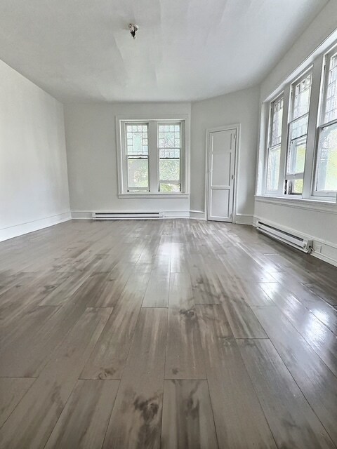 4620 Wayne Ave, Unit Apt #2 in Philadelphia, PA - Foto de edificio