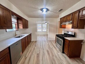 307 W Gibson in Thorndale, TX - Building Photo - Building Photo