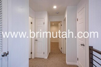 1968 Lincoln Ln in Holladay, UT - Building Photo - Building Photo