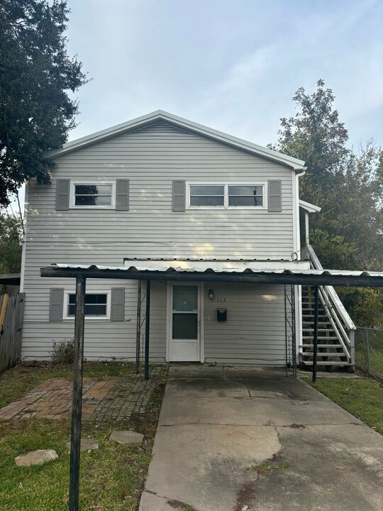 113 E White St in Opelousas, LA - Building Photo