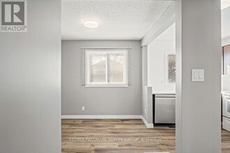 2276 Orient Park Dr in Ottawa, ON - Building Photo - Building Photo