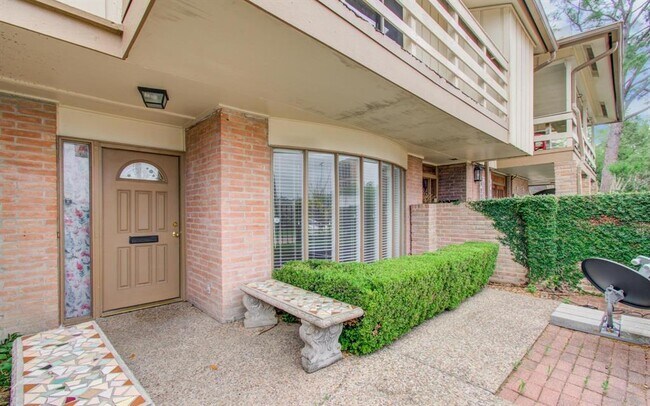 823 S Ripple Creek Dr in Houston, TX - Building Photo - Building Photo