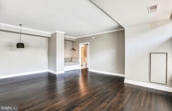 4915 Hampden Ln in Bethesda, MD - Foto de edificio - Building Photo