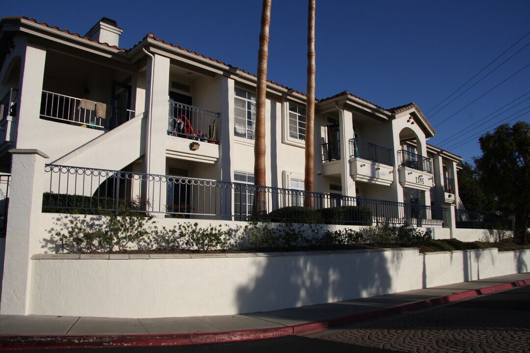 2395 Rancho Del Oro Rd in Oceanside, CA - Building Photo