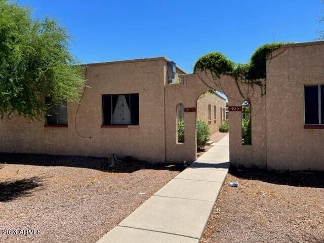 property at 922 N Pueblo Dr
