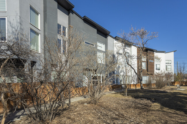 450 15 Av NE in Calgary, AB - Building Photo - Building Photo