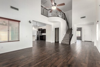 16306 N 73rd Dr in Peoria, AZ - Foto de edificio - Building Photo