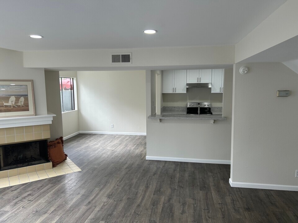 1109 Tivoli Ln in Simi Valley, CA - Building Photo