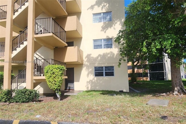 property at 3905 N Nob Hill Rd