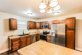 1214 Mill Creek Rd in Warrior, AL - Foto de edificio - Building Photo