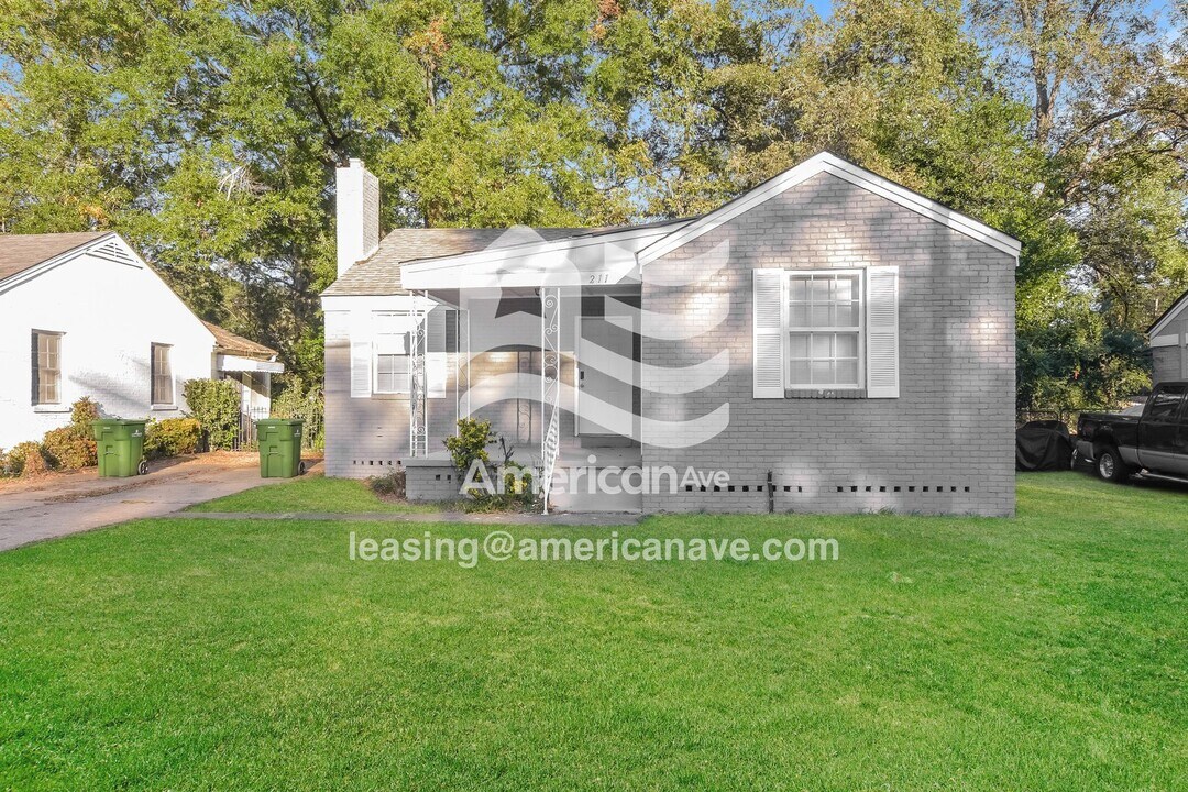 211 Bradley Dr in Montgomery, AL - Building Photo