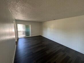 4303 Rilea Way, Unit 3 in Oakland, CA - Building Photo - Building Photo