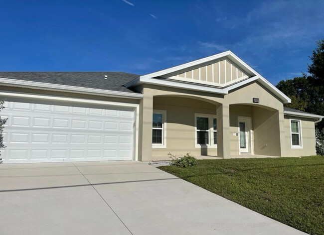 200 Eldron Blvd SE in Palm Bay, FL - Building Photo - Building Photo