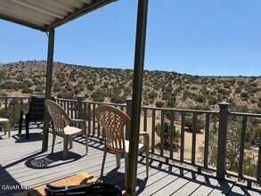 30567 Largo Vista Rd in Llano, CA - Foto de edificio - Building Photo