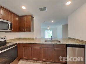 18 Prince Kaarel Ln in Palm Coast, FL - Foto de edificio - Building Photo