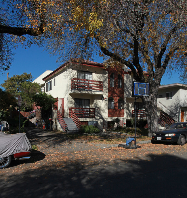 163 W Ash Ave in Burbank, CA - Foto de edificio - Building Photo