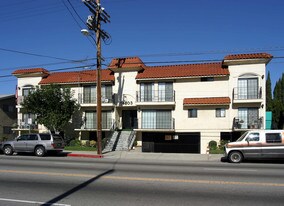 14803 Vanowen St Apartamentos