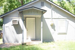 1703 Boney St in Nacogdoches, TX - Building Photo
