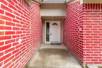 16322 Espinosa Dr in Houston, TX - Building Photo - Building Photo