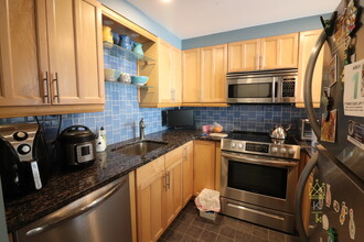 170 Gore St, Unit #209 in Cambridge, MA - Foto de edificio - Building Photo