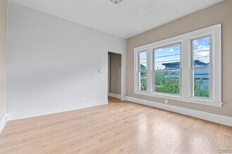 712 Oak St in Syracuse, NY - Building Photo - Building Photo