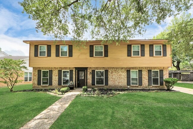 3923 Cypress Lake Dr