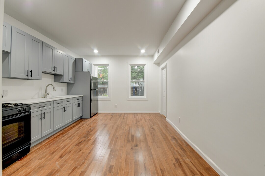 37 Logan Ave in Jersey City, NJ - Foto de edificio