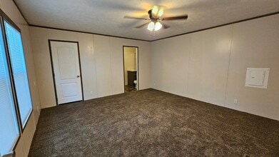 2204 E Lockwood St in Wichita, KS - Building Photo - Building Photo