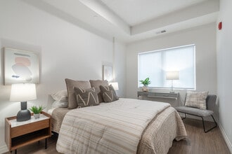 Alma College Square in St Thomas, ON - Building Photo - Building Photo