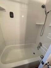516 Cathcart Ave, Unit B in Orlando, FL - Foto de edificio - Building Photo
