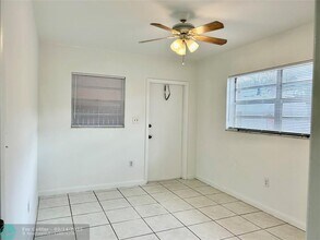 1095 SE 22nd Ave in Pompano Beach, FL - Building Photo - Building Photo