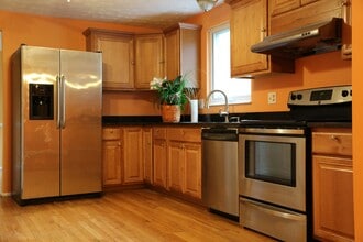 12945 Pinecrest road in Herndon, VA - Building Photo - Building Photo