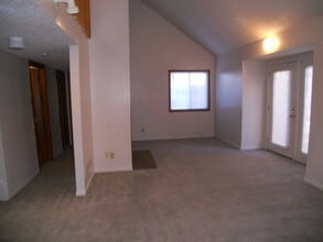 2300 Lowell Dr in Lawrence, KS - Building Photo - Building Photo