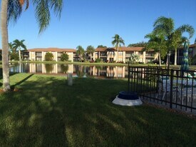 16881 Davis Rd, Unit 723 in Ft. Myers, FL - Building Photo