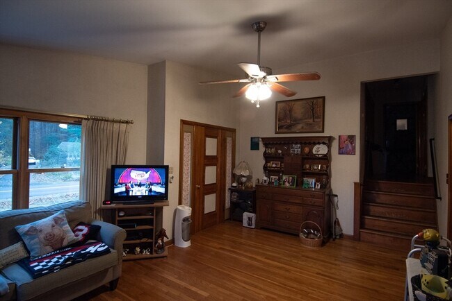 227 Green River Rd in Greenfield, MA - Building Photo - Building Photo