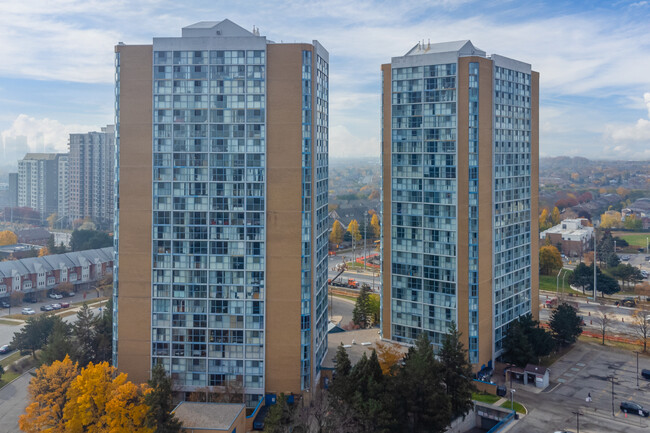 Trailwood Place in Mississauga, ON - Building Photo - Building Photo