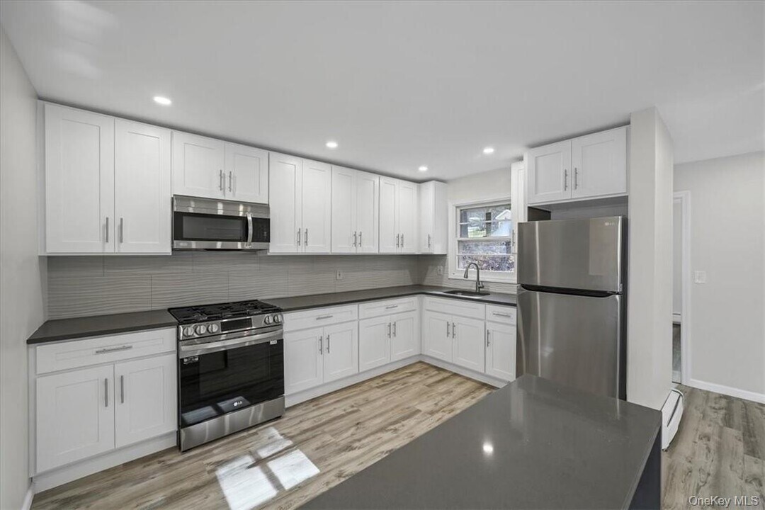 55 School Rd in Monroe, NY - Building Photo