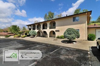 300 Boulder Creek Dr, Redding, CA 96003 in Redding, CA - Foto de edificio - Interior Photo
