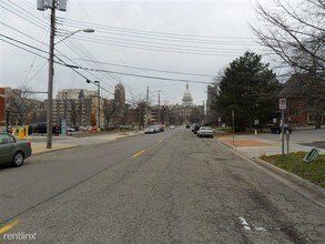 427 Seymour Ave in Lansing, MI - Building Photo - Building Photo