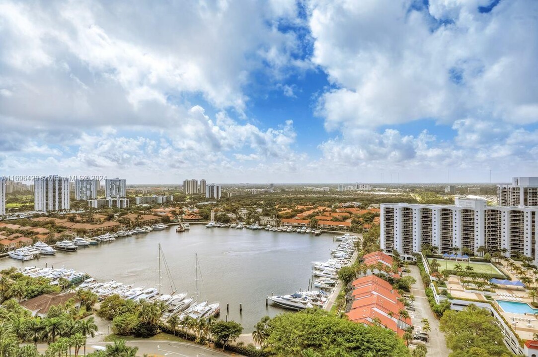 21205 Yacht Club Dr in Aventura, FL - Building Photo