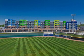 Outfield Ball Park Lofts in Lansing, MI - Foto de edificio - Building Photo