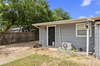 506 W Grady Dr in Austin, TX - Building Photo - Building Photo